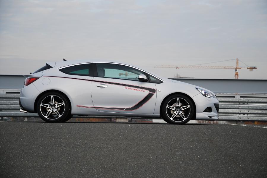  Opel Astra GTC by Steinmetz 2011 года  (фото 12 из 15)